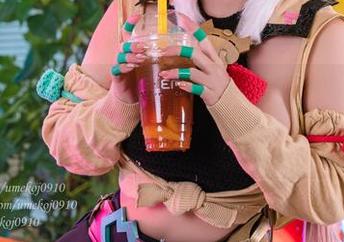 Umeko J的精选套图，弥海砂搭配死亡笔记，这是要引发脑补的节奏嘛